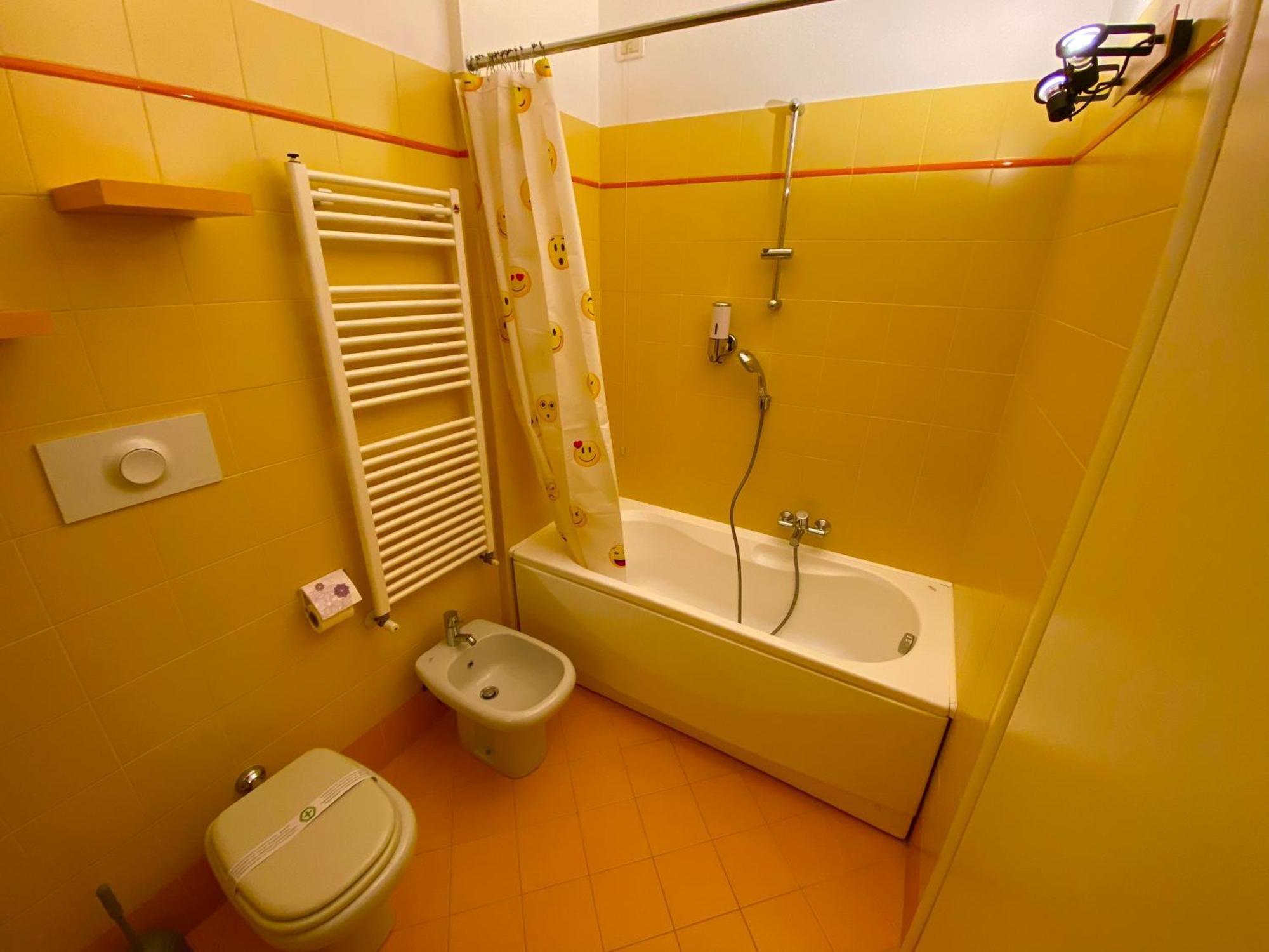 Amici Miei Rooms Кремона Екстериор снимка