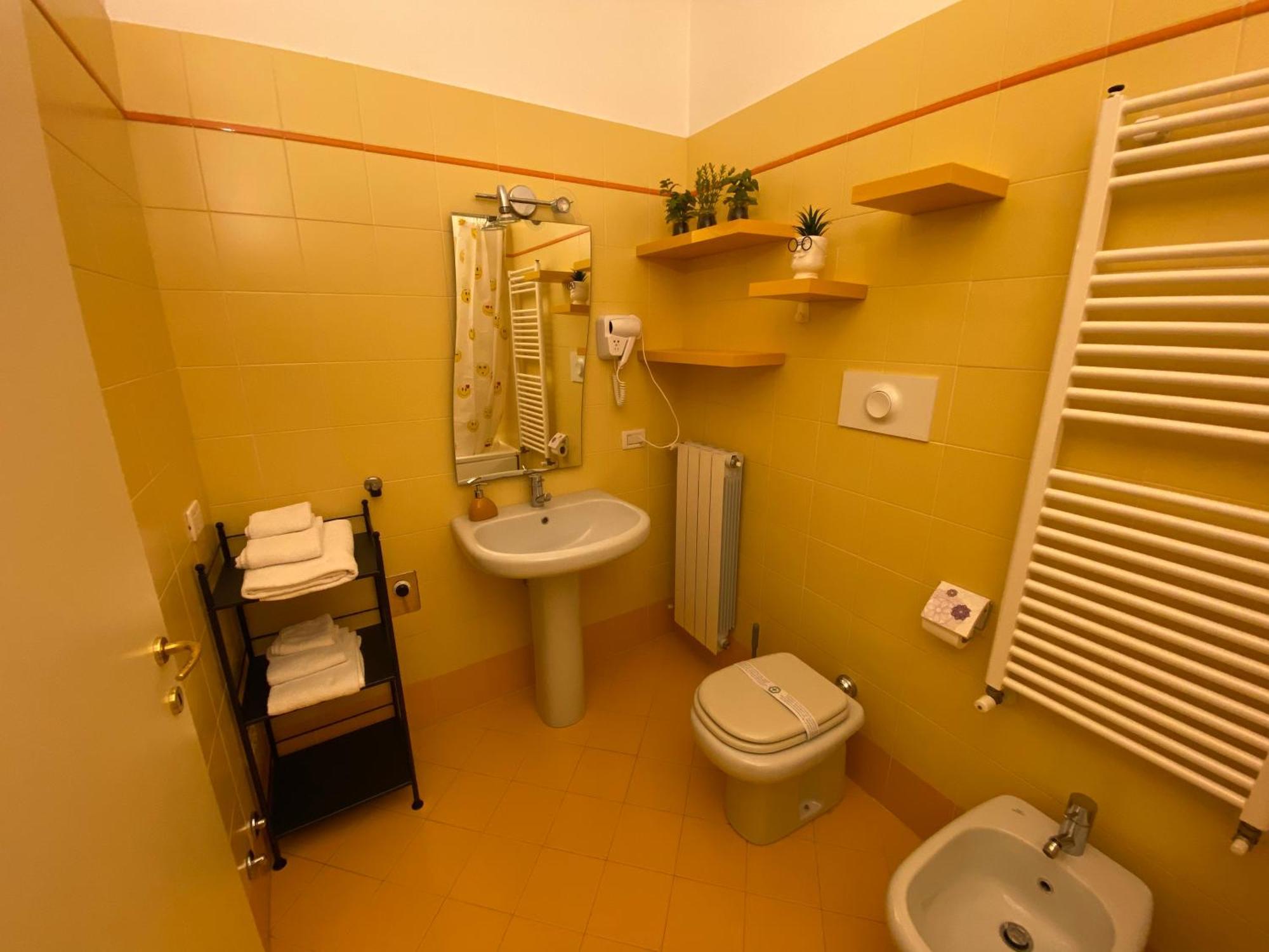 Amici Miei Rooms Кремона Екстериор снимка